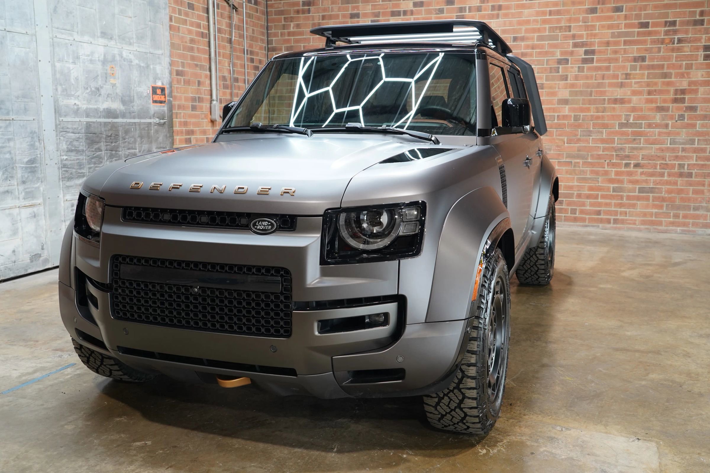 Used 2025 Land Rover Defender 110 image 8