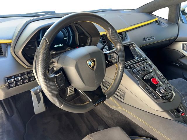 Used 2018 Lamborghini Aventador S image 9