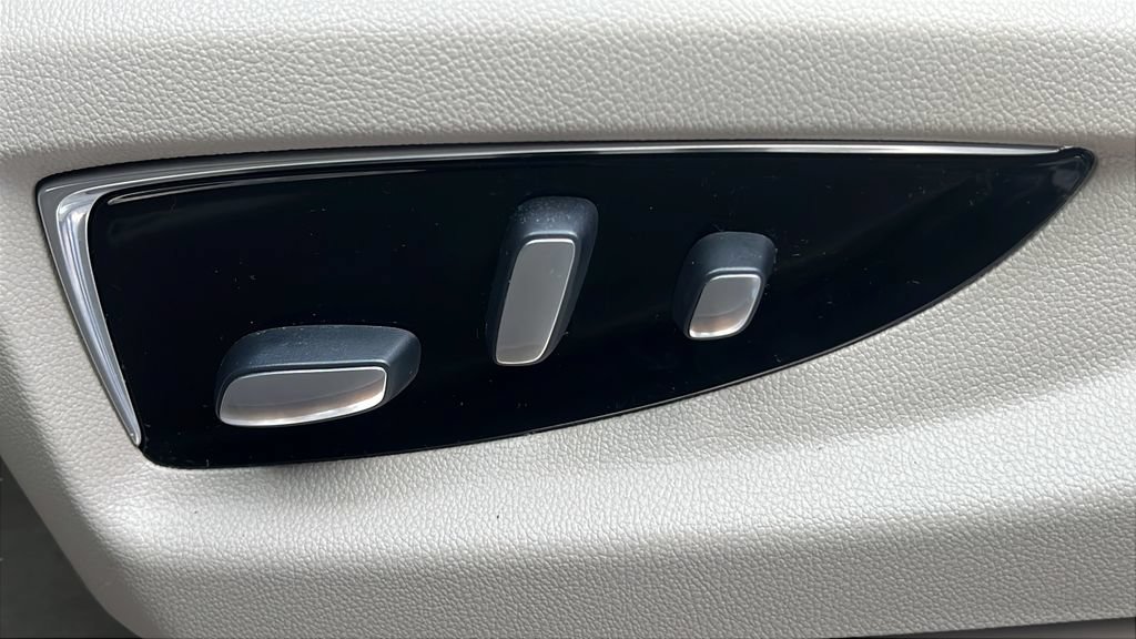 Used 2019 Cadillac Escalade Luxury w/ LPO, Radiant Package RWD image 16