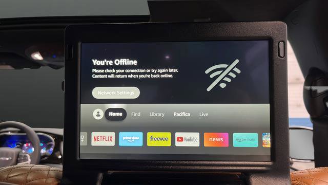 Used 2023 Chrysler Pacifica Pinnacle FWD image 38