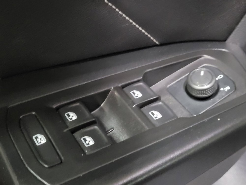 Used 2020 Volkswagen Atlas Cross Sport SEL R-Line image 27