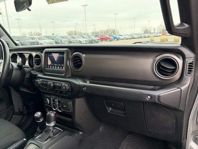 Used 2022 Jeep Gladiator Willys image 17