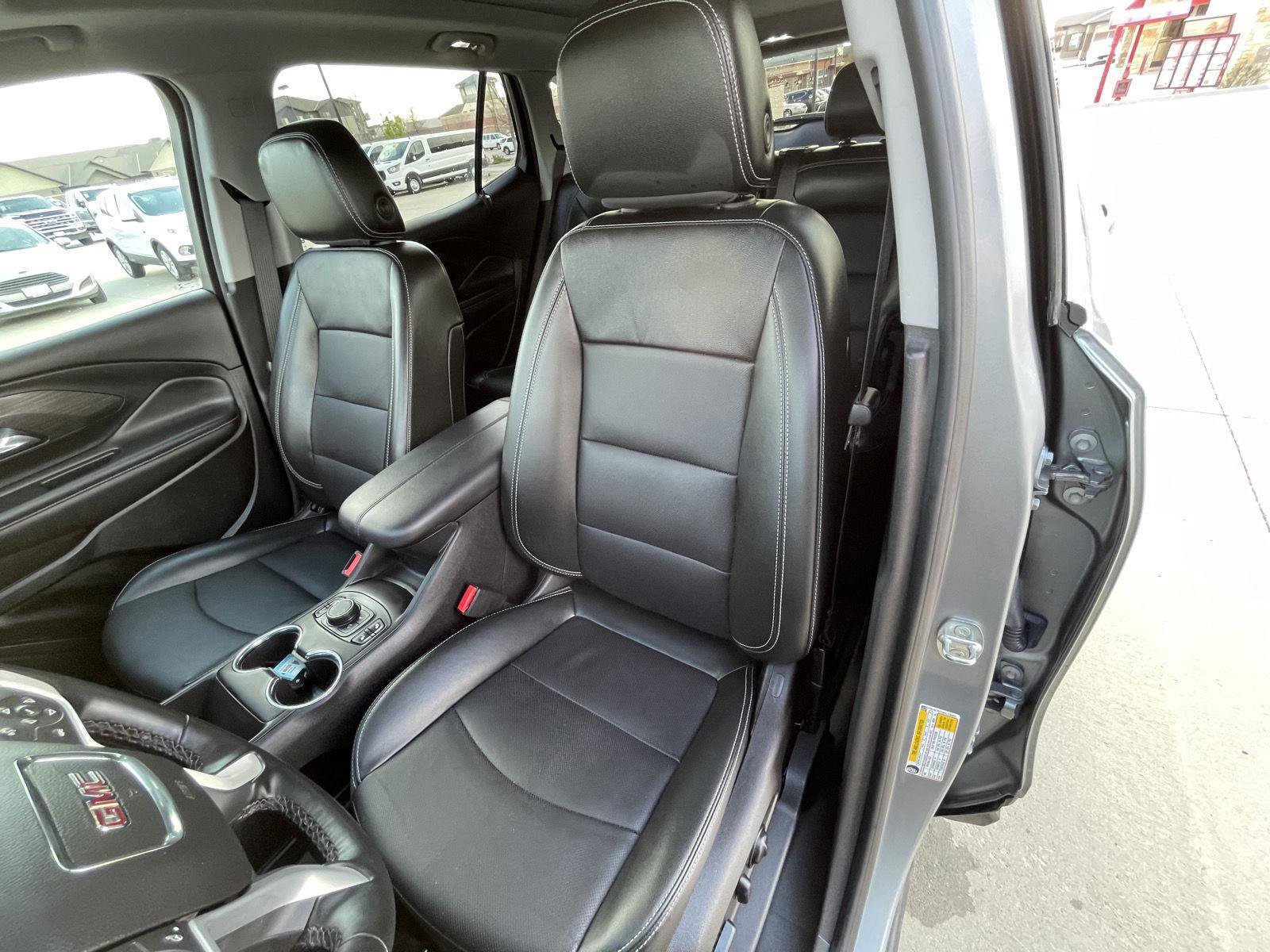 Used 2023 GMC Terrain SLT image 18