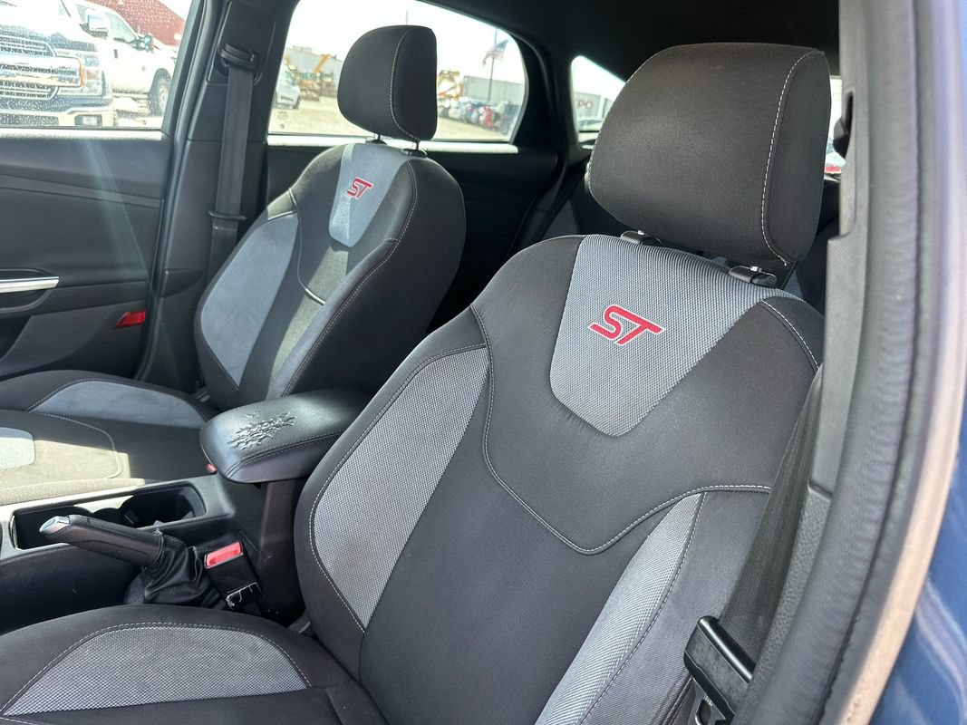 Used 2018 Ford Focus ST FWD image 35