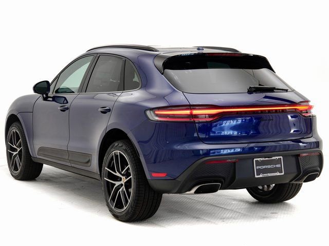 Certified 2025 Porsche Macan image 3