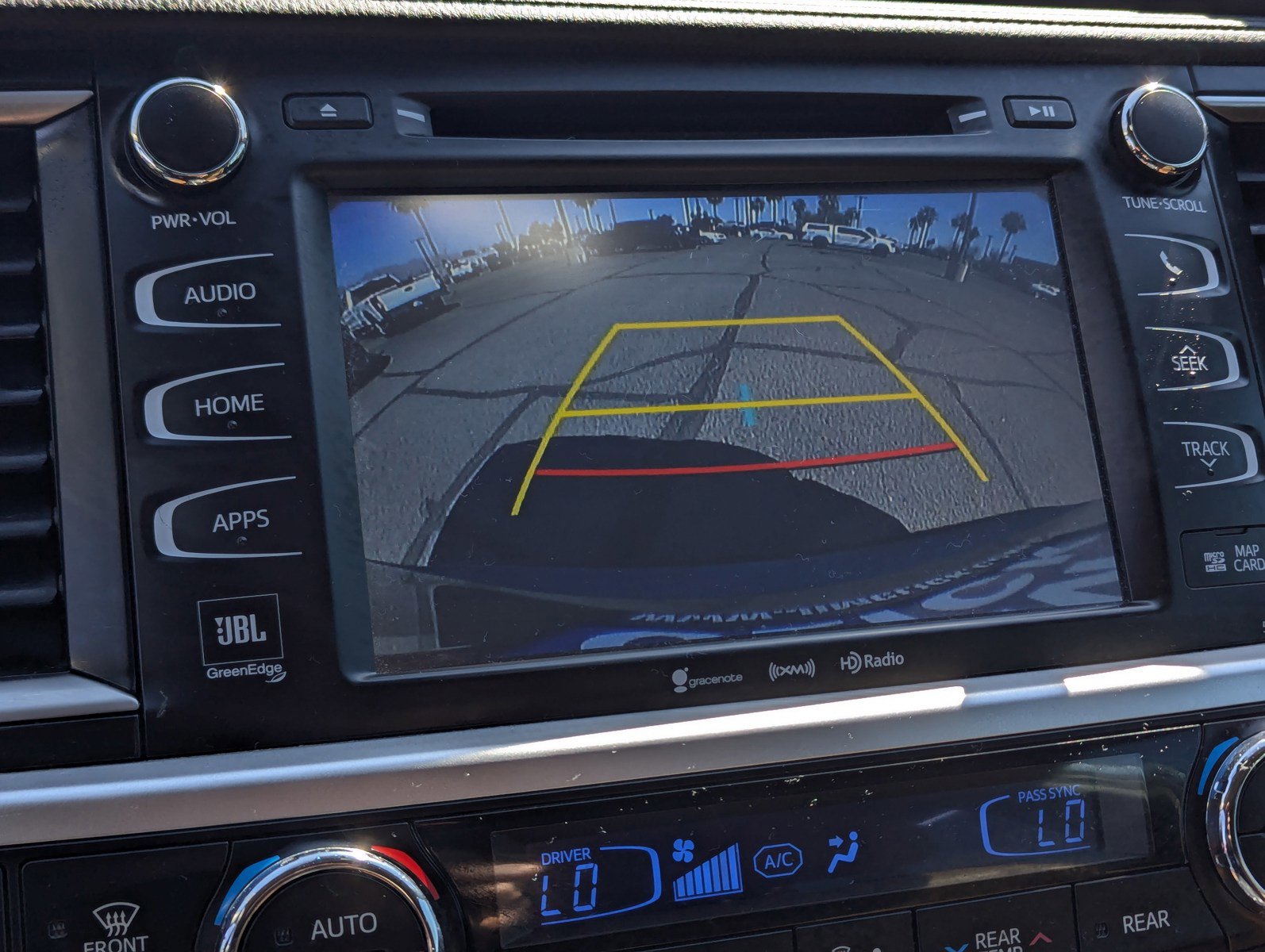 Used 2019 Toyota Highlander Limited w/ Carpet Mat Package (TMS) AWD/4WD image 12