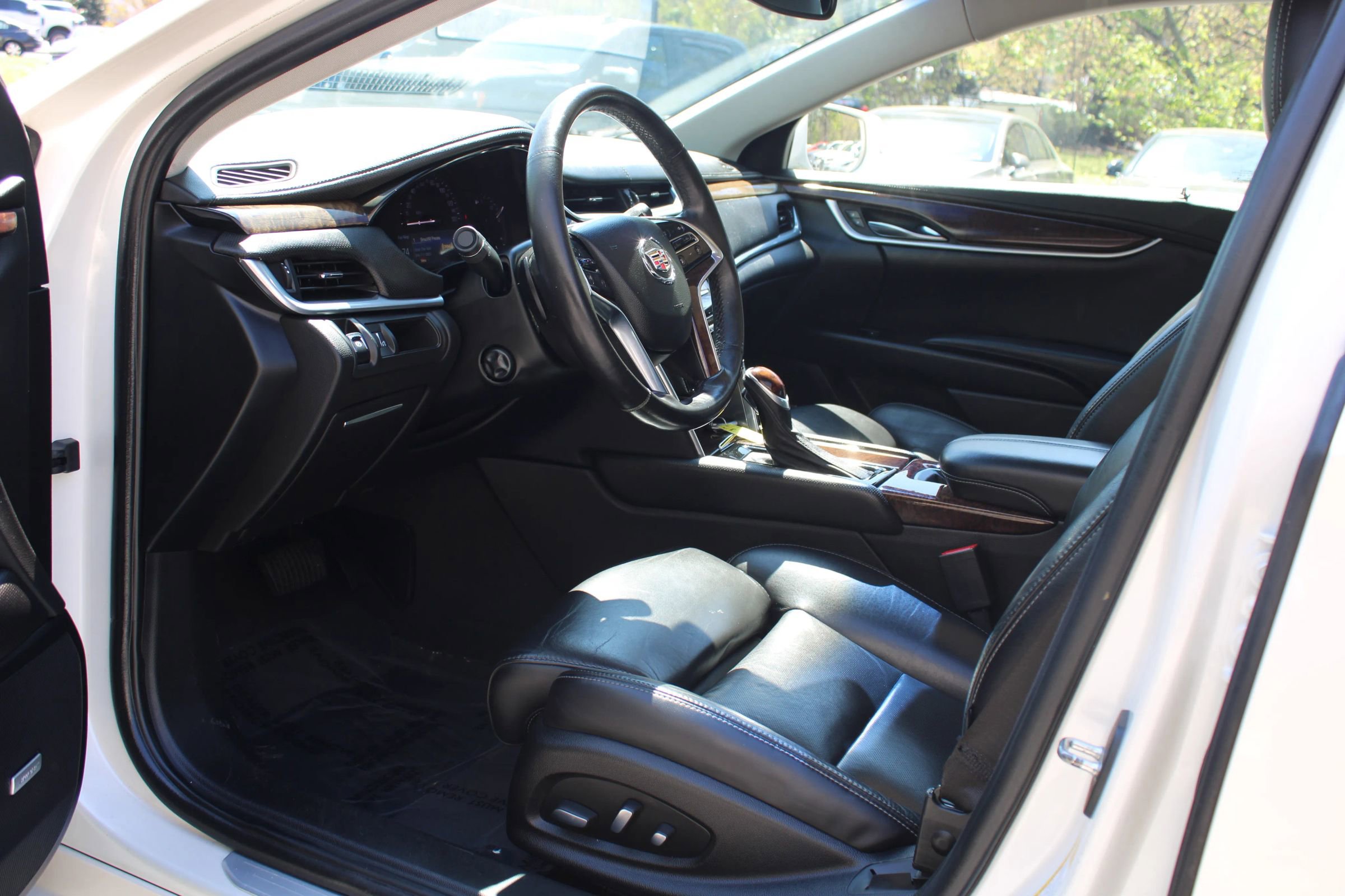 Used 2013 Cadillac XTS Luxury image 20