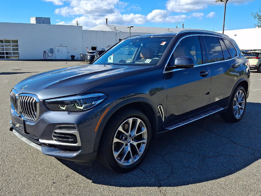 Used 2022 BMW X5 xDrive40i w/ Premium Package AWD/4WD image 3