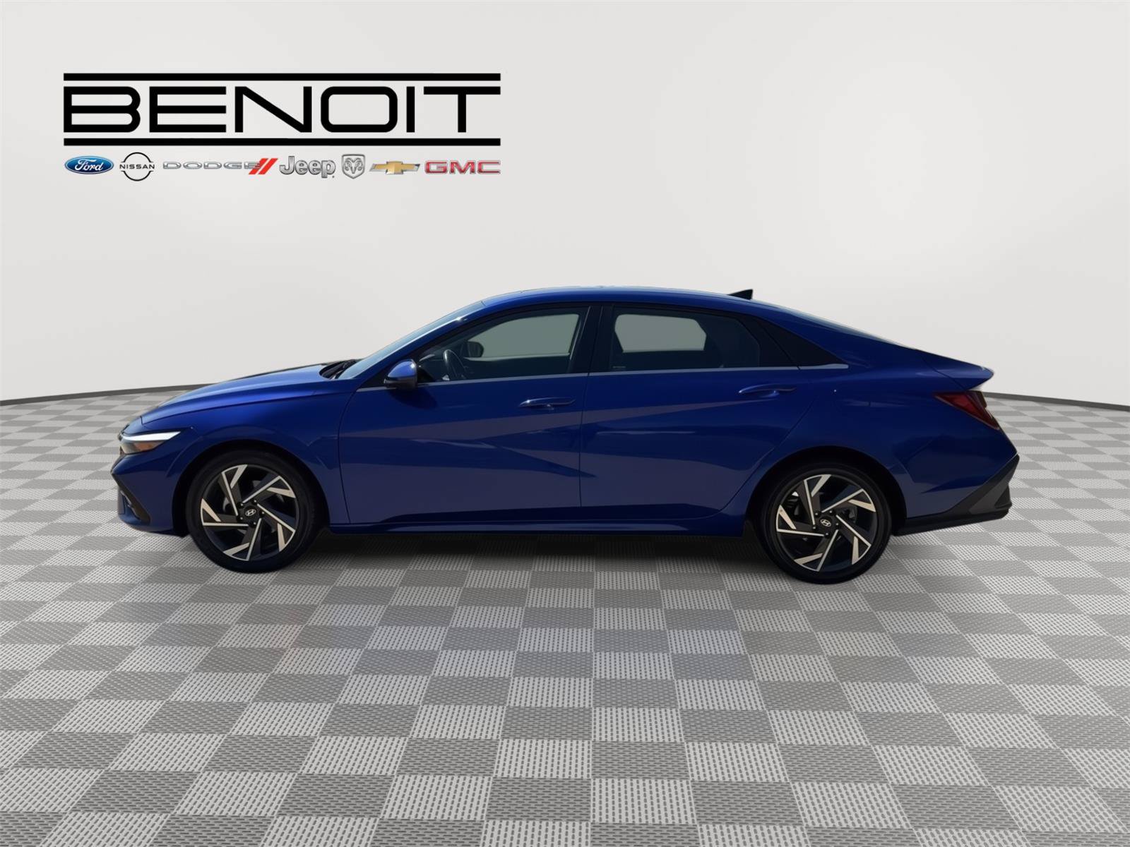 Used 2025 Hyundai Elantra SEL FWD image 2