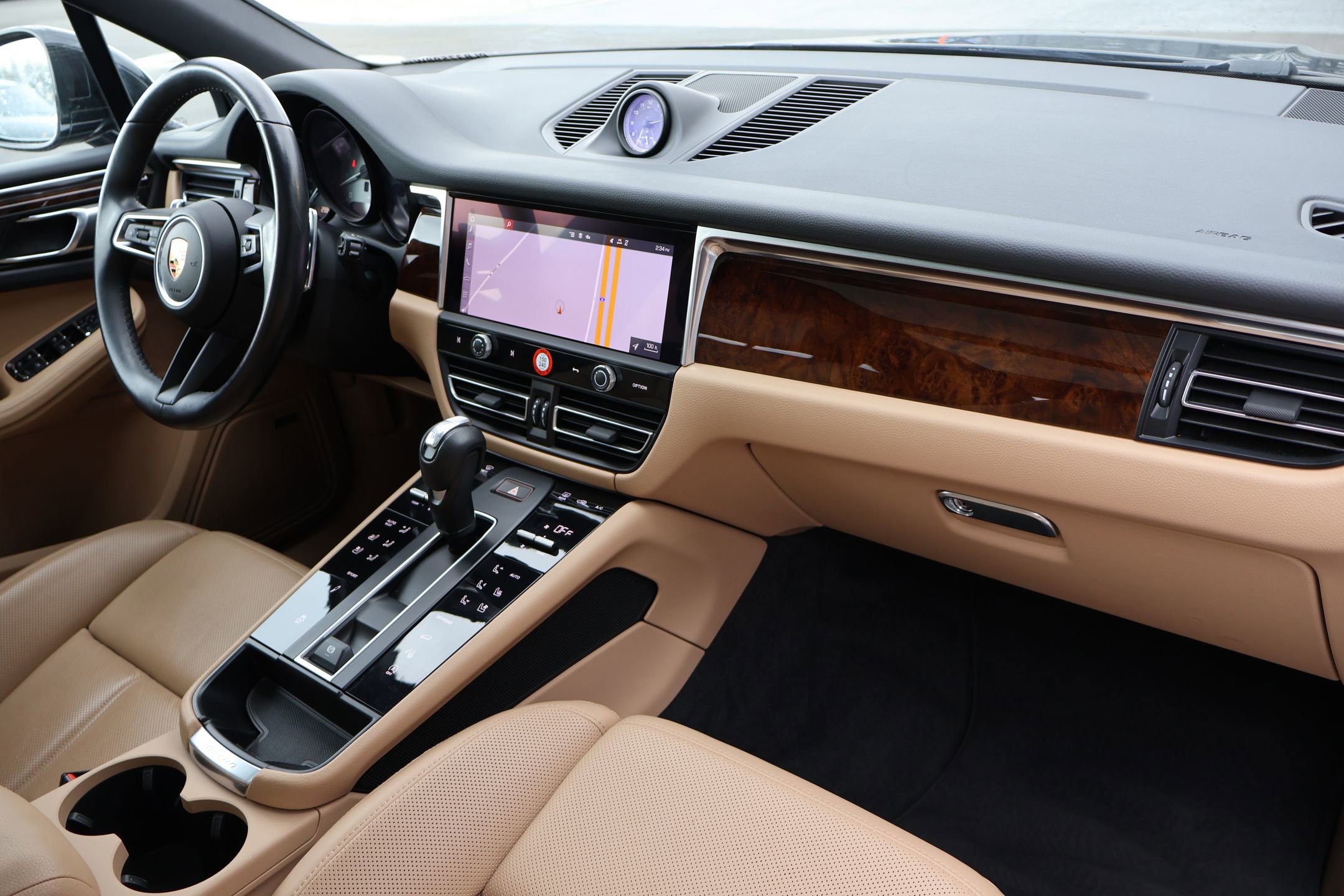 Certified 2023 Porsche Macan S image 28