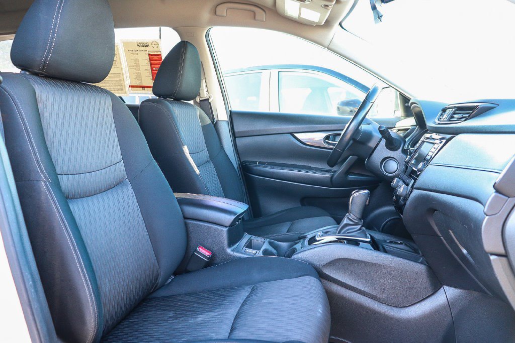 Used 2019 Nissan Rogue SV w/ Premium Package FWD image 15