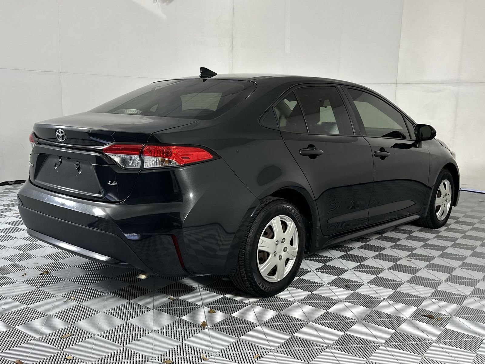 Used 2021 Toyota Corolla LE w/ LE Convenience Package FWD image 8