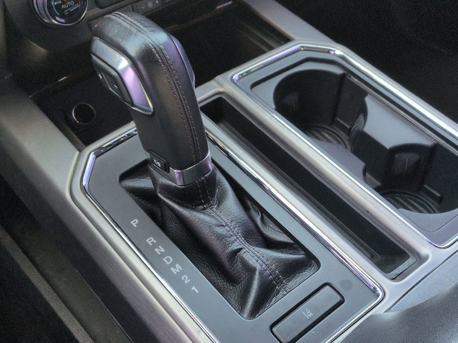 Used 2015 Ford F150 Platinum w/ Equipment Group 701A Luxury image 40