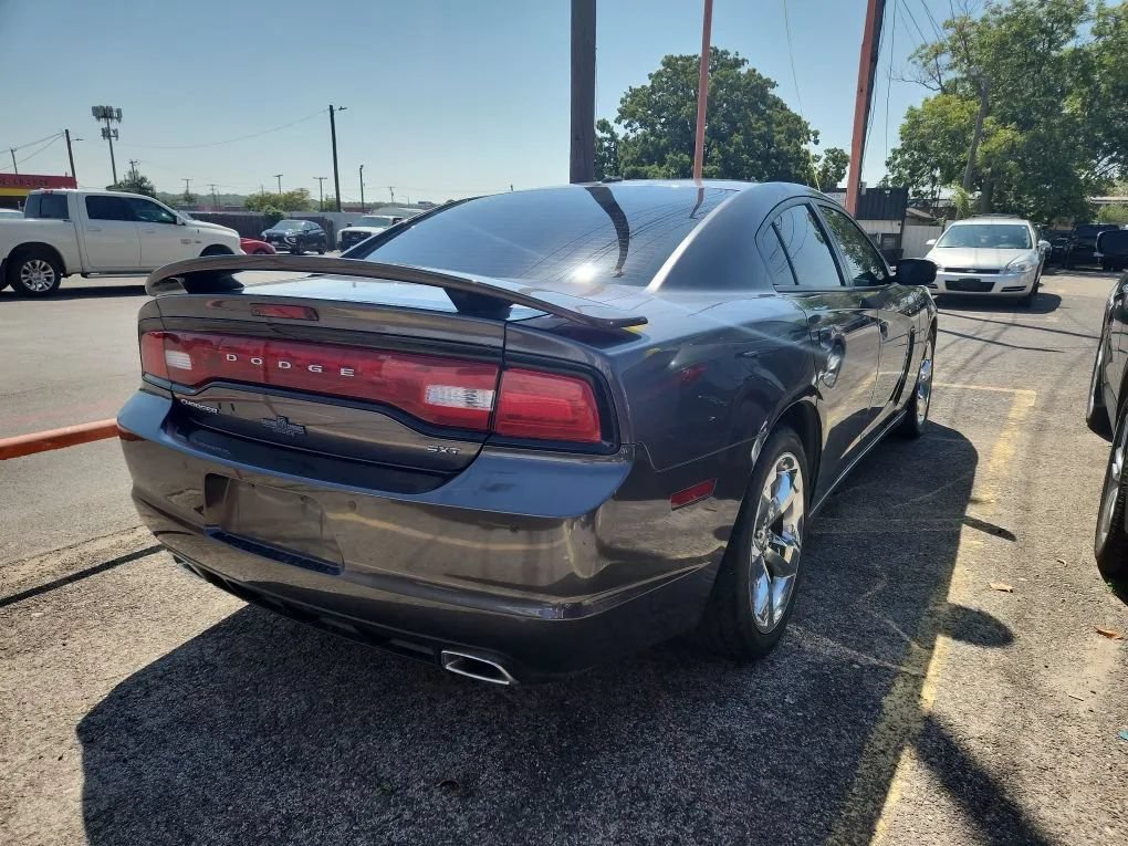 Used 2014 Dodge Charger SXT w/ Driver Confidence Group (AJG) RWD image 2