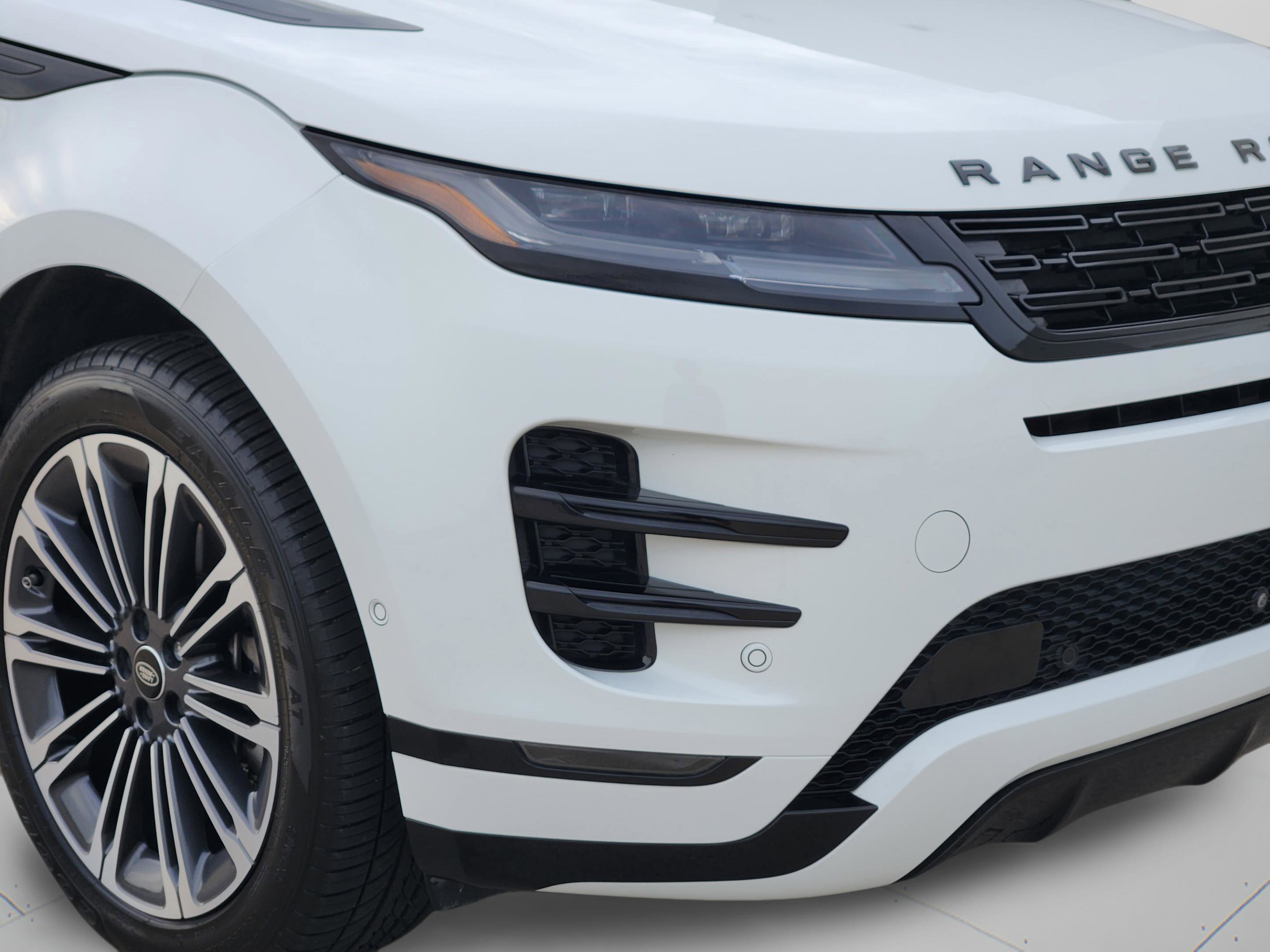 Certified 2024 Land Rover Range Rover Evoque Dynamic SE AWD/4WD image 31