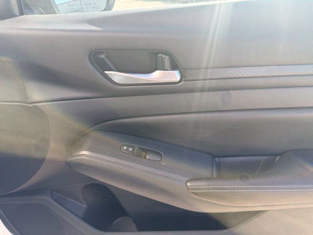 Used 2025 Nissan Altima 2.5 SV FWD image 16