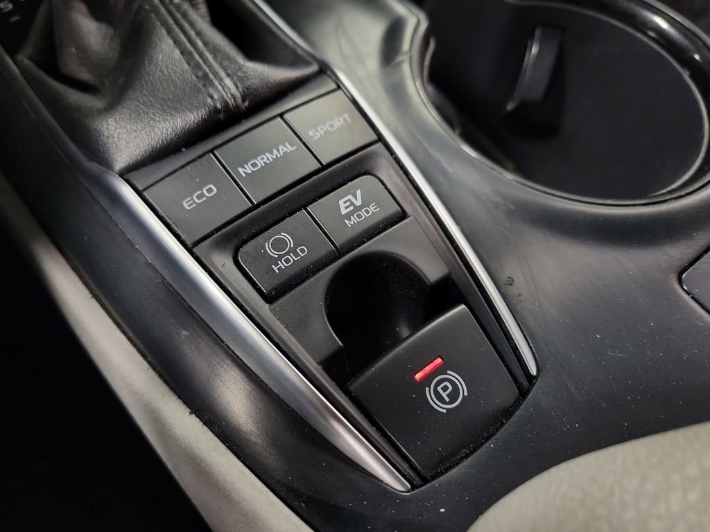 Used 2018 Toyota Camry LE FWD image 16