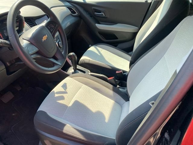 Used 2020 Chevrolet Trax LS FWD image 16