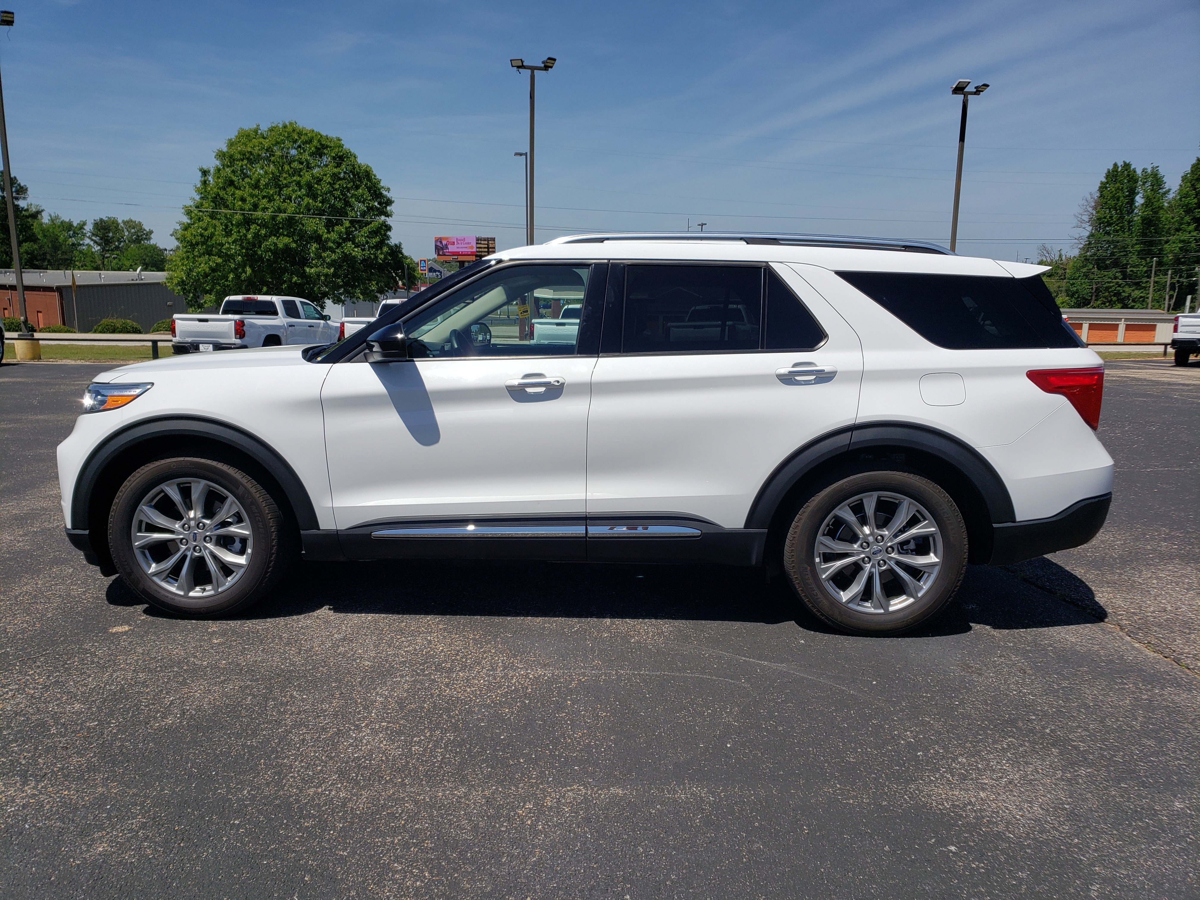 Used 2024 Ford Explorer Limited RWD image 6