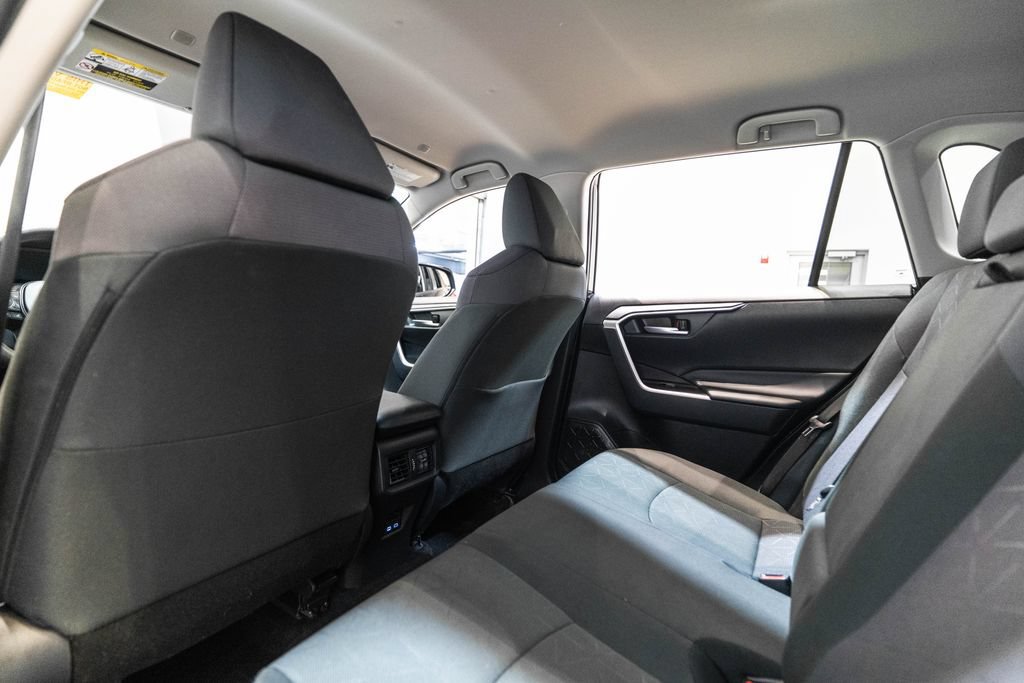 Used 2025 Toyota RAV4 XLE AWD/4WD image 15