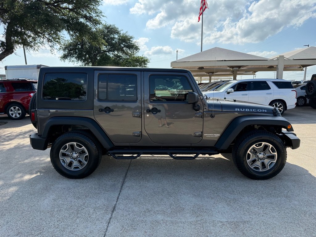 Used 2018 Jeep Wrangler Unlimited Rubicon w/ Connectivity Group AWD/4WD image 8