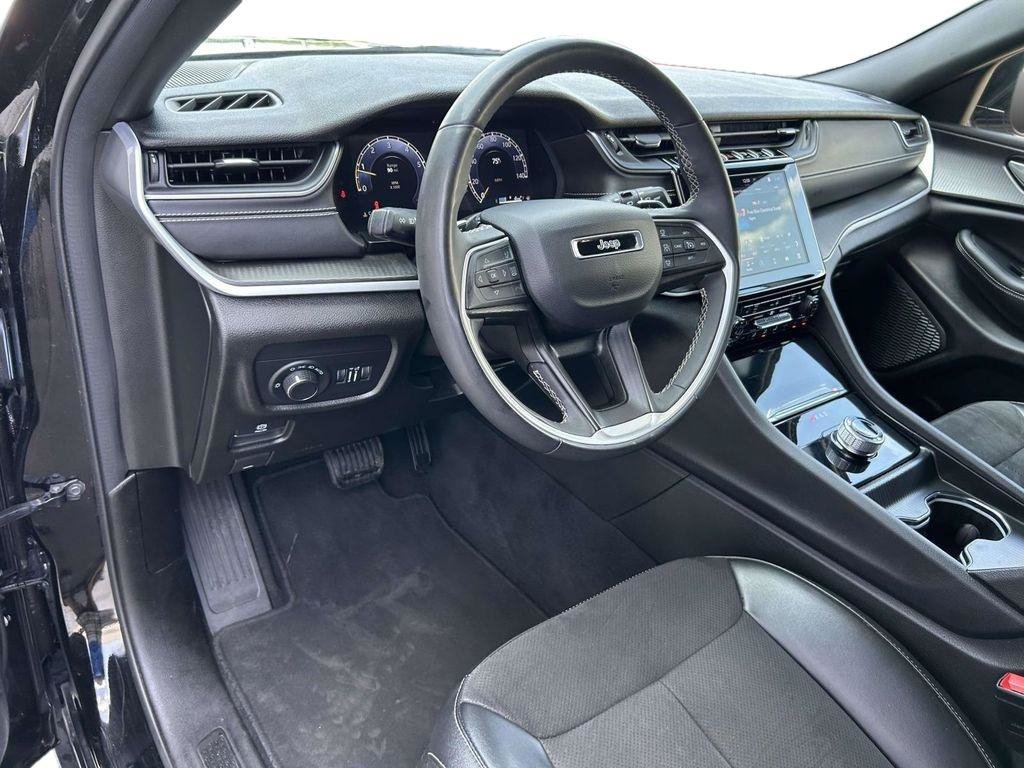 Used 2024 Jeep Grand Cherokee Altitude RWD image 8