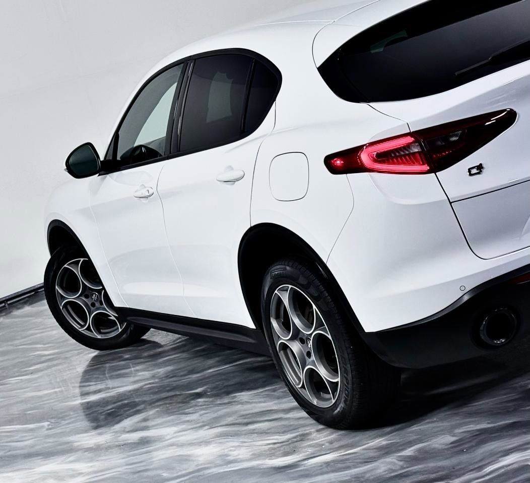 Used 2023 Alfa Romeo Stelvio Sprint AWD/4WD image 13