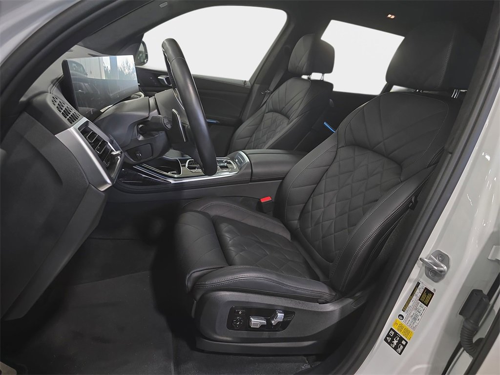 Used 2024 BMW X7 xDrive40i w/ M Sport Package image 12