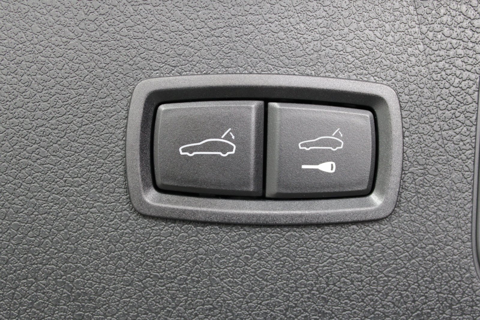 New 2026 Porsche Macan image 18