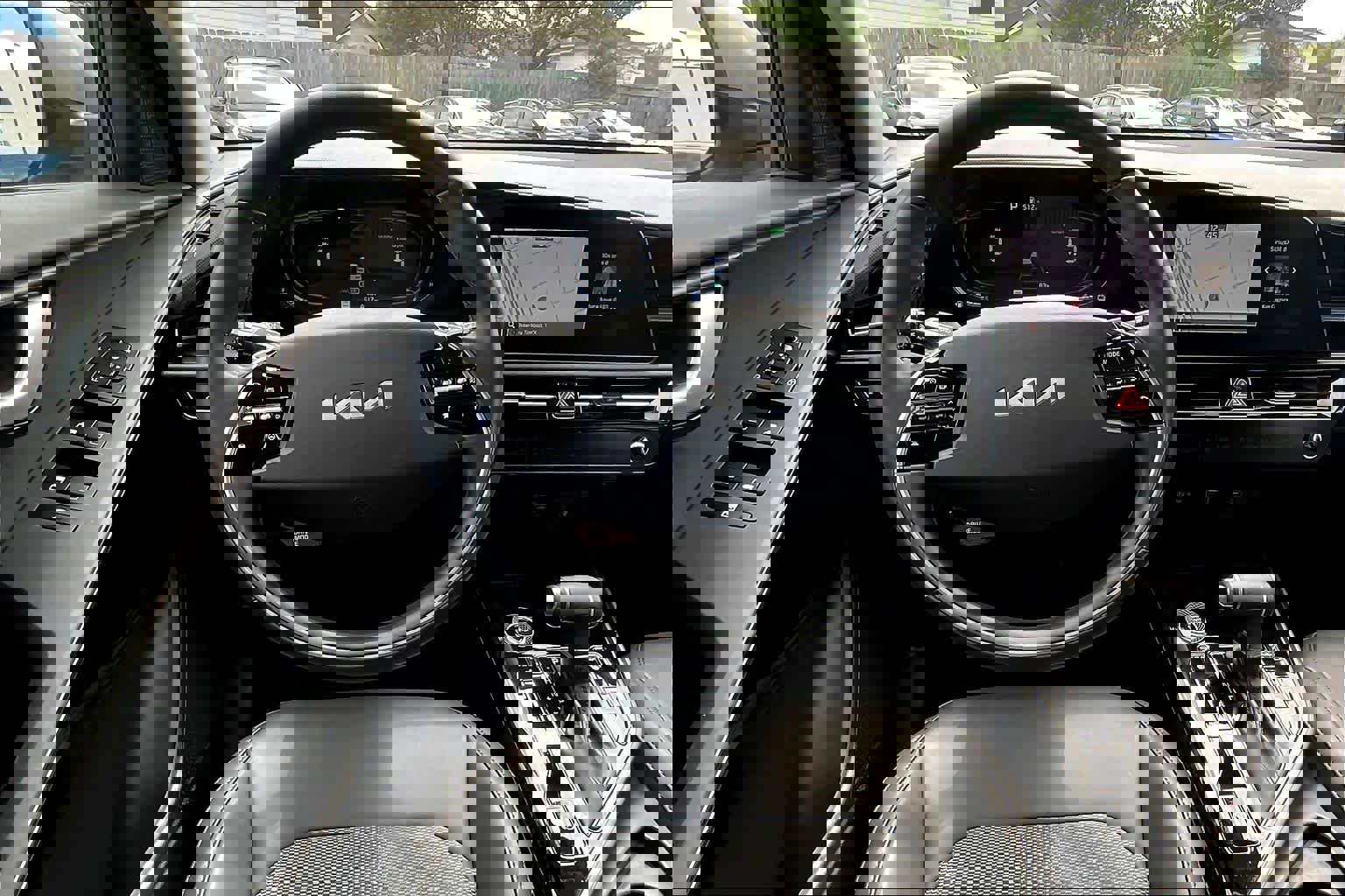 Used 2025 Kia Niro EX image 6