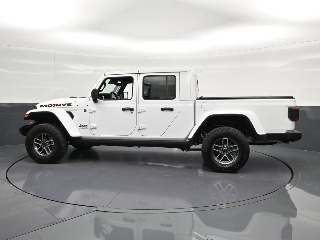 Used 2025 Jeep Gladiator Mojave w/ Convenience Group AWD/4WD image 8