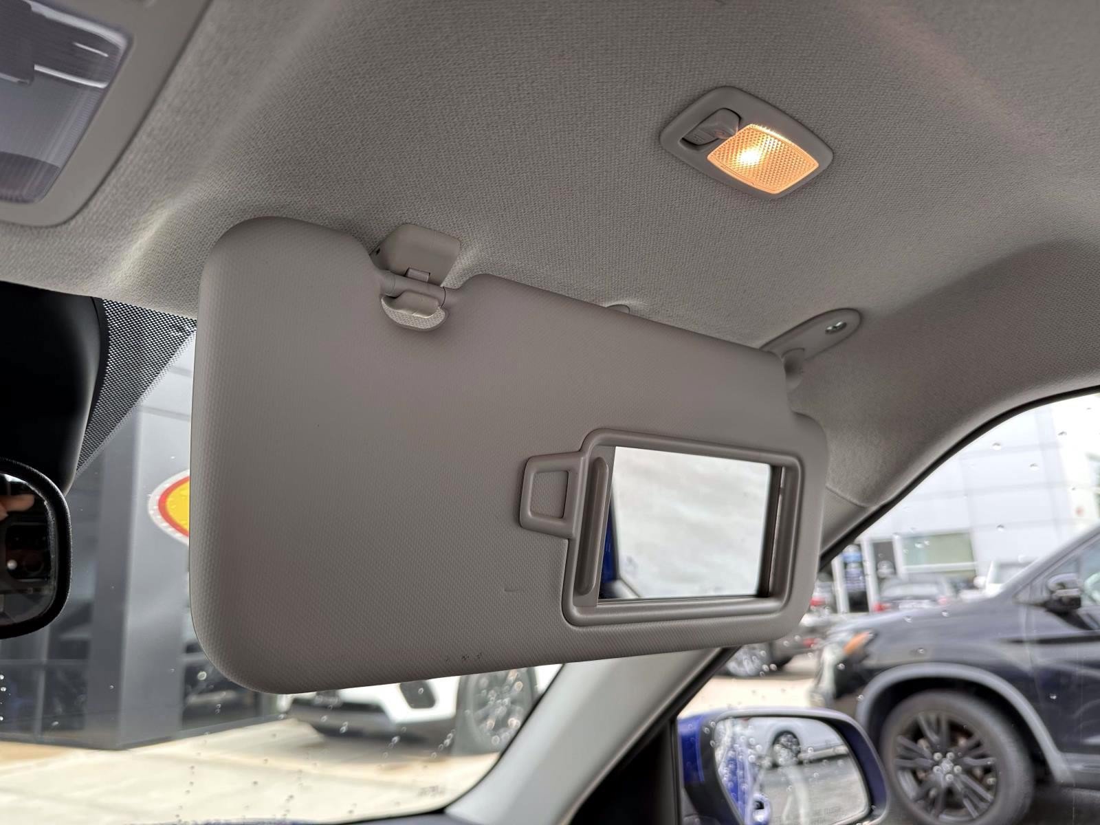 Used 2022 Hyundai Venue Limited FWD image 28