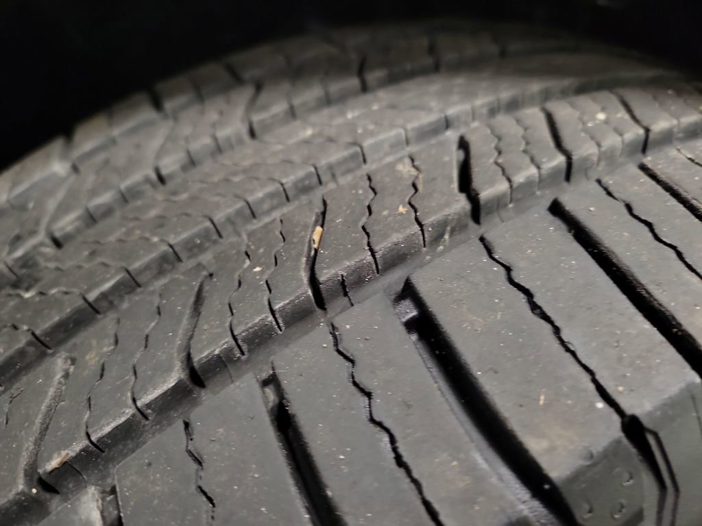 Used 2019 Volvo XC40 T5 Momentum image 12