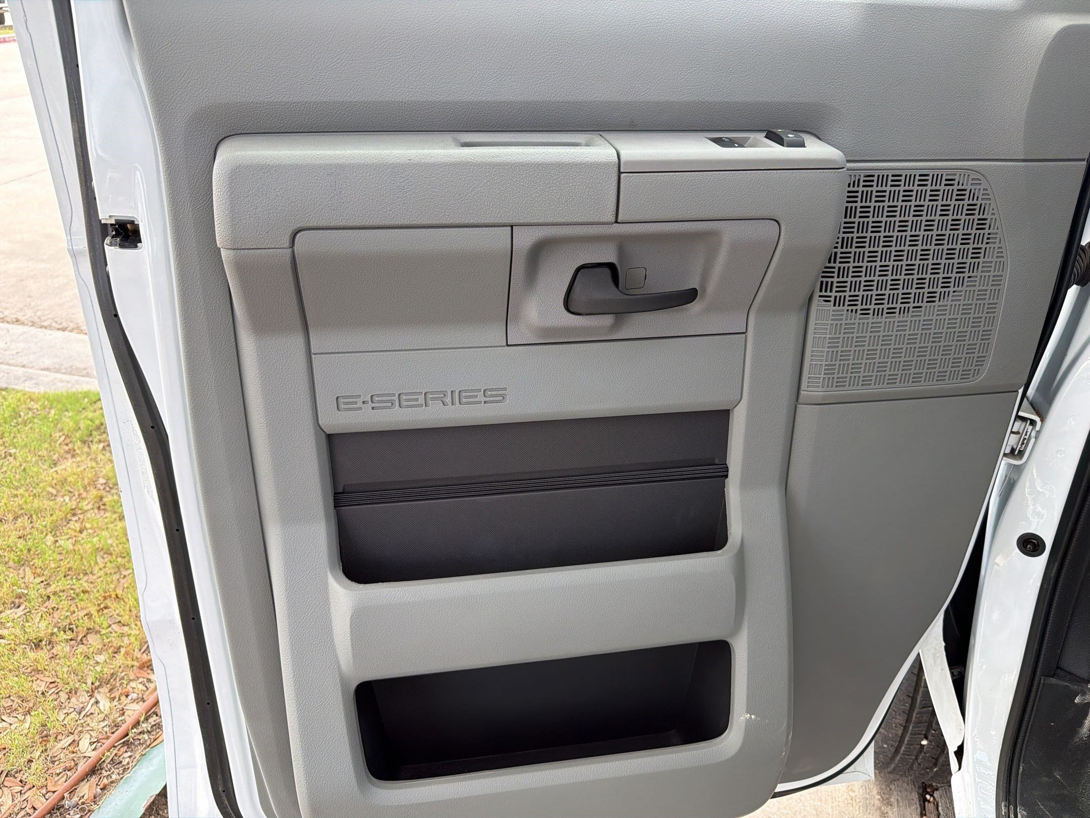 New 2025 Ford E-450 and Econoline 450 Super Duty w/ Power Equipment Group RWD image 18