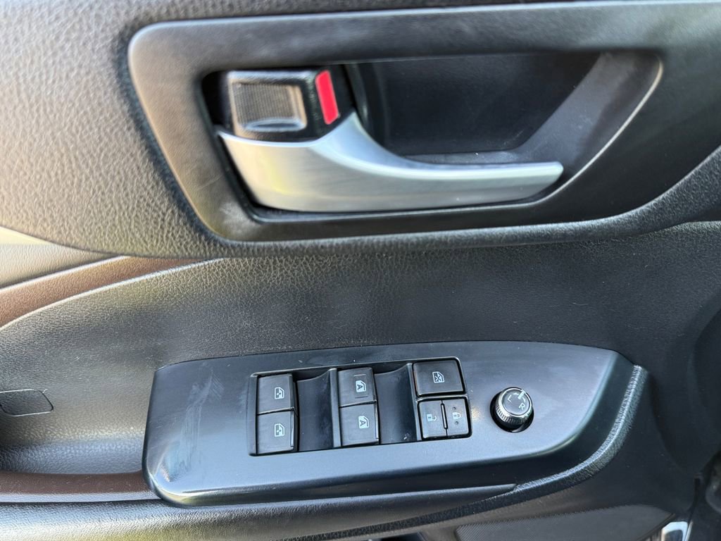 Used 2017 Toyota Highlander XLE w/ Carpet Mat Package image 11