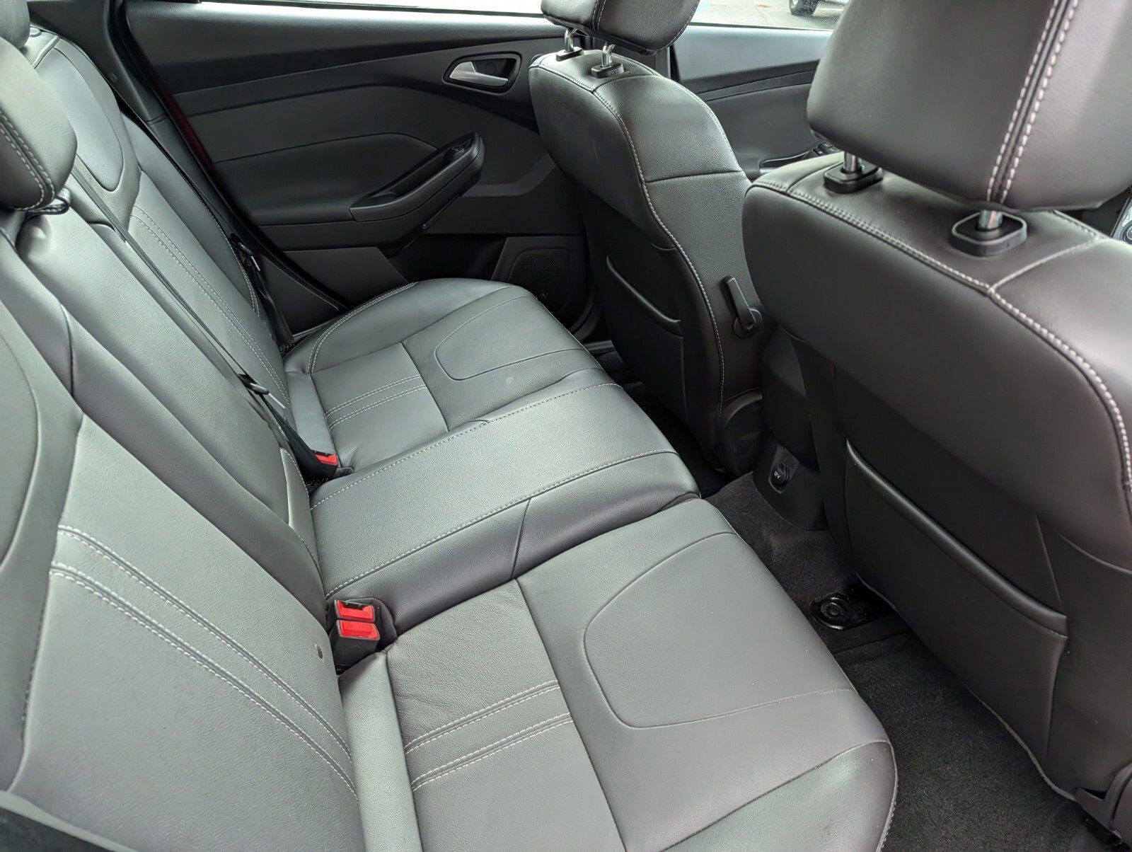 Used 2014 Ford Focus Titanium image 25