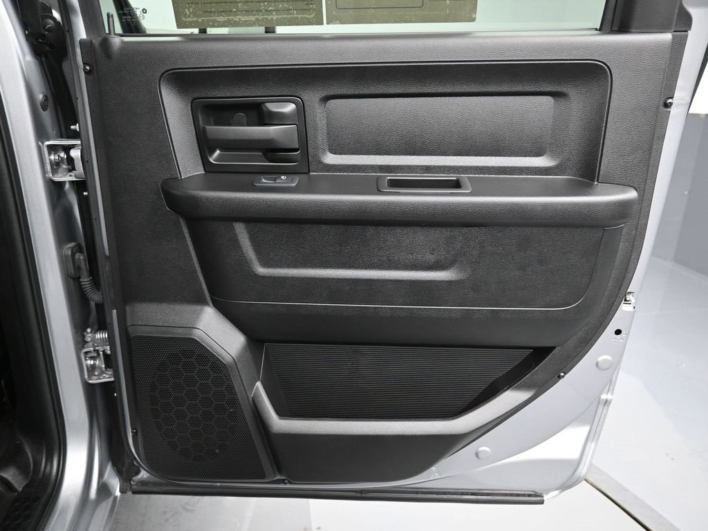 Used 2024 RAM 2500 Tradesman w/ Chrome Appearance Group image 33