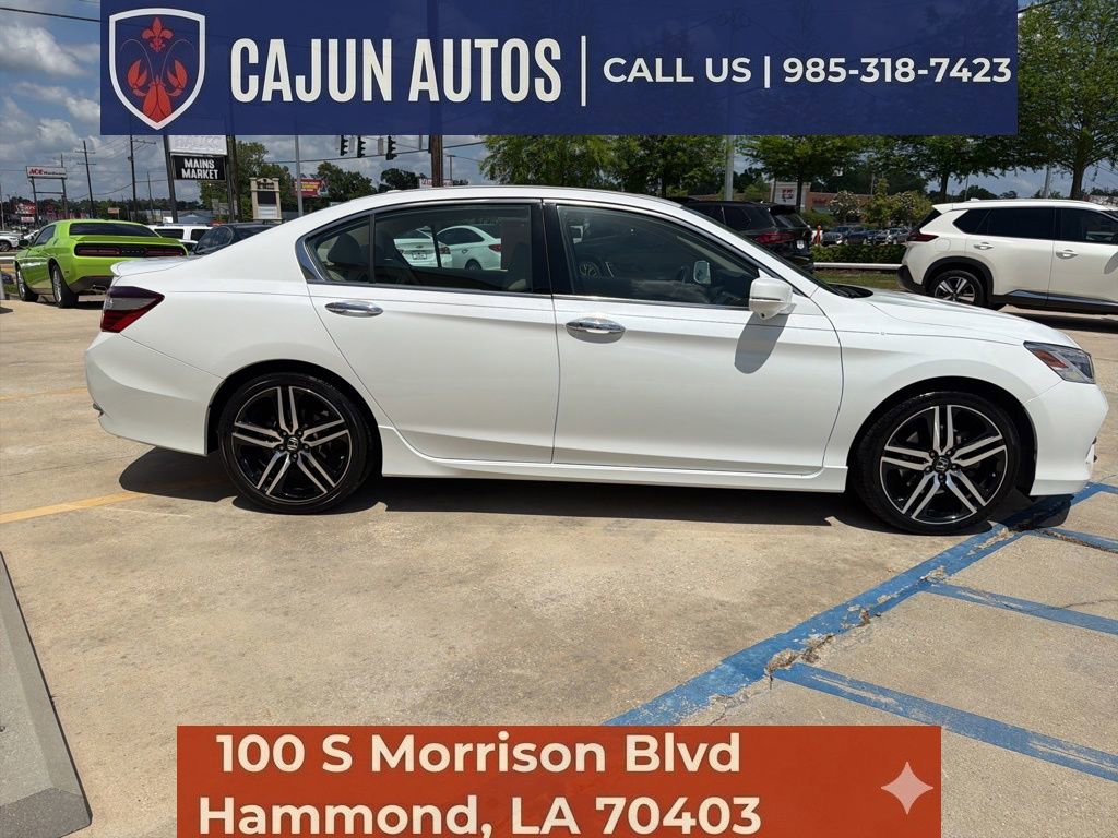 Used 2017 Honda Accord Touring image 4