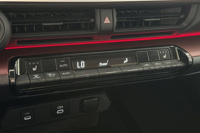 Used 2024 Toyota Prius Prime SE image 22