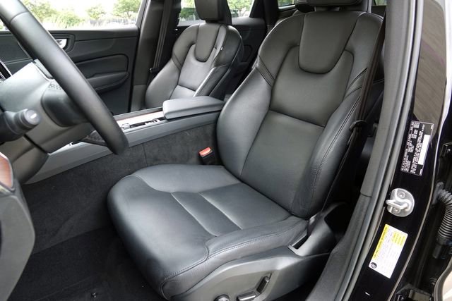 Used 2023 Volvo XC60 B5 Plus image 32