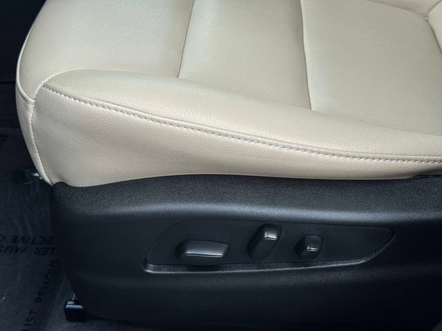 Certified 2024 Cadillac XT4 Luxury w/ Cold Weather Package FWD image 30