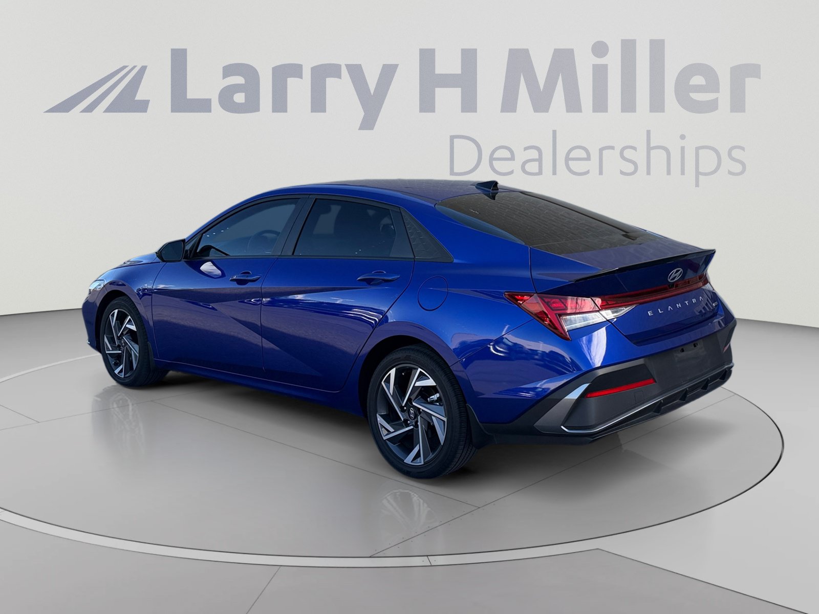 Certified 2025 Hyundai Elantra SEL FWD image 3