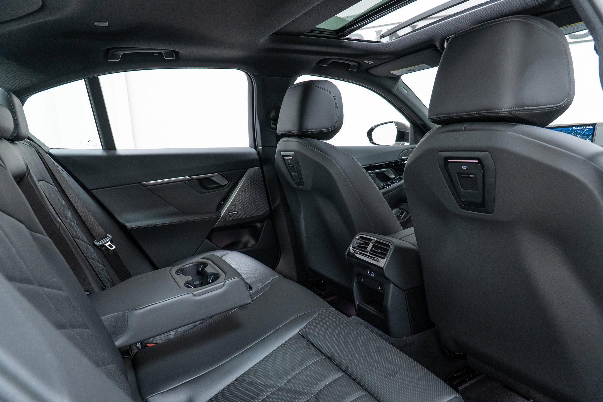 New 2026 BMW 530i xDrive w/ Premium Package image 23