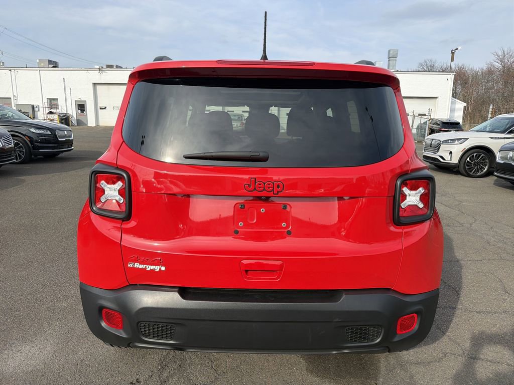 Used 2022 Jeep Renegade Latitude w/ Sun/Sound Group AWD/4WD image 4