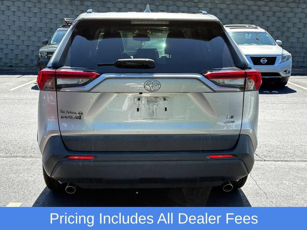 Used 2019 Toyota RAV4 LE AWD/4WD image 5