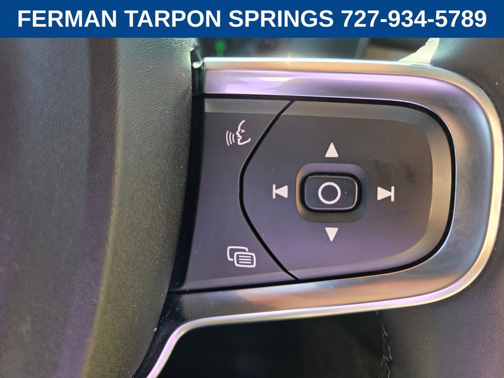 Certified 2025 Volvo XC40 B5 Core image 30