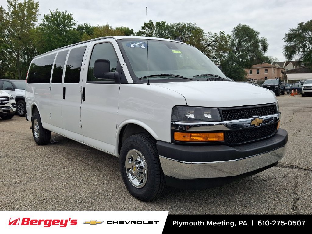 Certified 2025 Chevrolet Express 3500 LT w/ LT Preferred Equipment Group RWD image 2