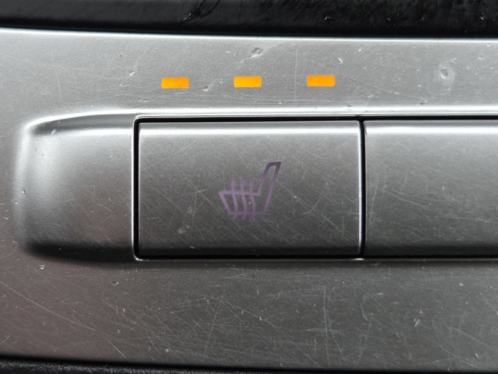 Used 2024 Kia Carnival LX FWD image 4