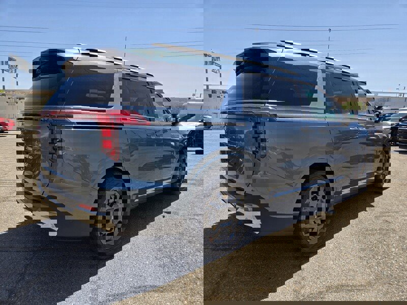 New 2026 Kia Carnival SX image 3