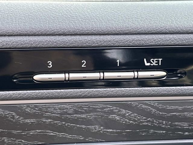 Certified 2024 Lexus LX 600 4WD w/ Appearance Package image 33